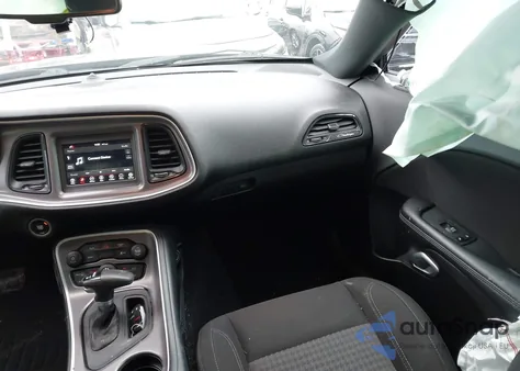 2022 Dodge Challenger Sxt Awd z USA, uszkodzony, nr VIN 2C3CDZGG8NH109614